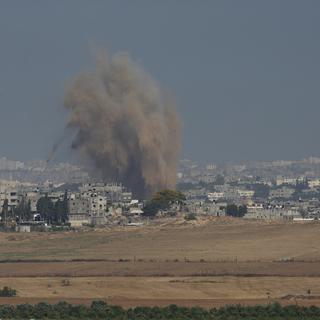 Explosion dans le nord de la bande de Gaza, le 10 juillet 2014. [Ronen Zvulun]