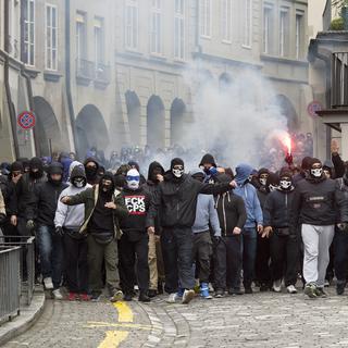Des supporters du FC Zurich défilent en ville de Berne avant la finale de la Coupe de Suisse, en avril 2014. [Lukas Lehmann]
