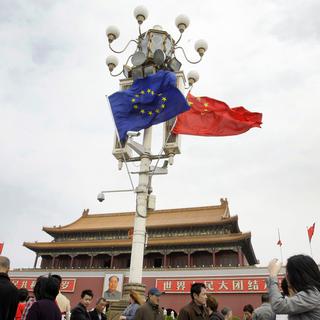 La chute de la croissance chinoise inquiète les investisseurs européens. [AP Photo/Andy Wong]