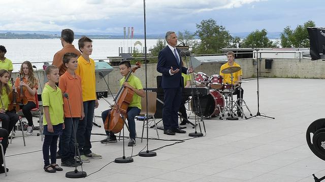 Didier Burkhalter s'est exprimé au bord du Lac de Neuchâtel et sur l'antenne de la RTS.