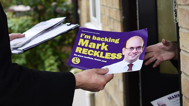 Le candidat de l'UKIP Mark Reckless en campagne à Rochester, 18.11.2014. [Ben Stansall]