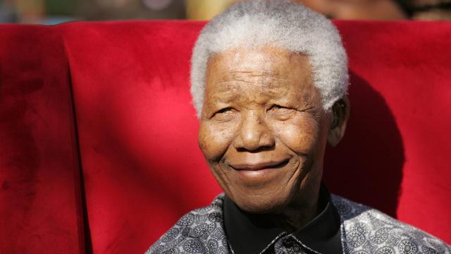 L'ancien président sud-africain Nelson Mandela a aussi inclus dans son testament les enfants de sa veuve Graça Machel, épousée alors qu'il avait 80 ans. [EPA/Keystone - Kim Ludbrook]