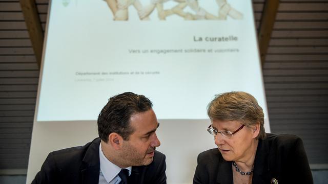 La conseillère d'Etat vaudoise Béatrice Métraux et Frédéric Vuissoz, chef de l'office des curatelles et tutelles professionnelles vaudoises. [Jean-Christophe Bott]