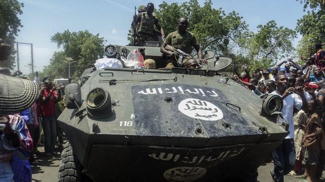 Le groupe Boko Haram dispose d'armements lourds, comme en témoigne ce blindé capturé par l'armée nigériane. [EPA/Tony Nwosu]