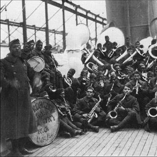L'orchestre des Hellfighters dirigé par James Reese Europe, 1919. [DP]