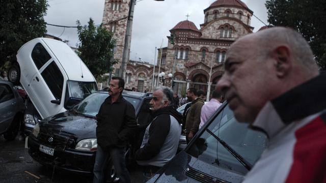 La tempête a soulevé des voitures, le 24 octobre 2014 à Athènes. [Alkis Konstantinidis]