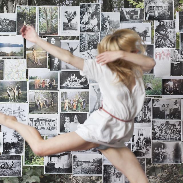 Image du spectacle "Peut-on être révolutionnaire et aimer les fleurs?". [Dorothée Thébert Filliger]