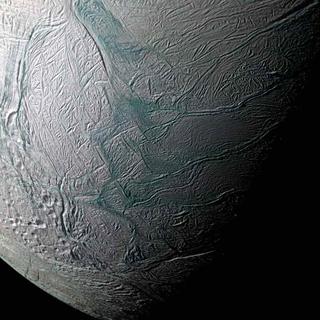 Image de la croûte de glace sur Encelade, une lune de Saturne, prise par le vaisseau Casini. [AP Photo/NASA]