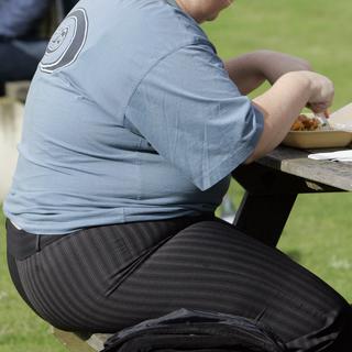La part de Suisse en surpoids ou obèse a atteint 40%, selon l'OFS. [AP/Keystone - Kirsty Wigglesworth]