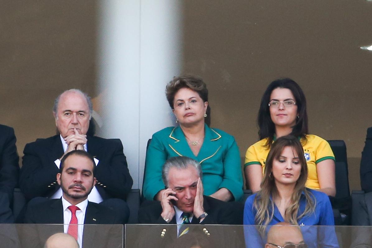 Présidente du Brésil, Dilma Rousseff (au centre, à côté de Sepp Blatter) n'a pas été à la fête. [Brazil Photo Press - William Volcov]