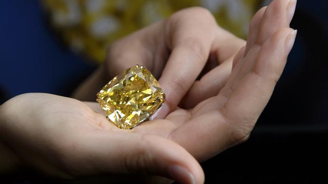 Le "Graff Vivid Yellow" de 100,09 carats dont la valeur était estimée entre 15 et 25 millions de dollars. [Martial Trezzini]