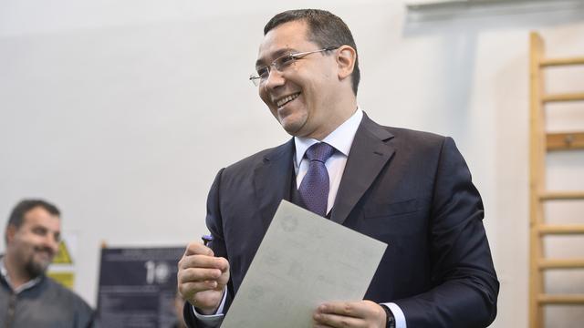 Victor Ponta semble assuré de remporter la présidentielle roumaine. [AP Photo/Octav Ganea, Mediafax]