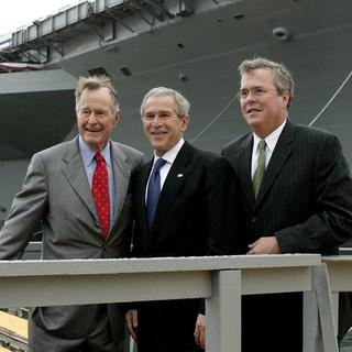 Jeb Bush (ä droite) pourrait être le troisième de la dynastie Bush à accéder à la Maison Blanche. [Keystone - EPA/Matthew Cavanaugh]