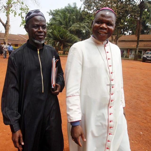 L'imam Oumar Kobine Layama, à gauche, et l'archevêque Dieudonné Nzapalainga, à droite. [EPA/Keystone - Legnan Koula]