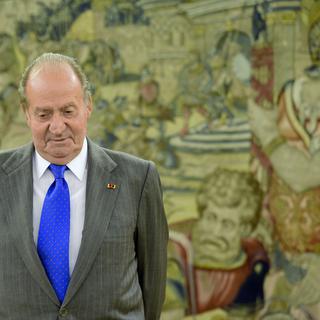 Juan Carlos cède le trône à son fils. [Gérard Julien]