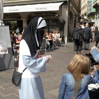 Le peuple tessinois a accepté en septembre 2013 une initiative exigeant l'interdiction du port de la burqa et du niqab dans l'espace public. [Keystone - Karl Mathis]