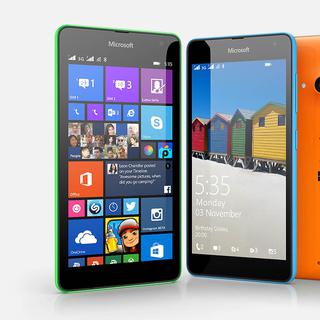 Microsoft a présenté son premier téléphone Lumia 100% maison.