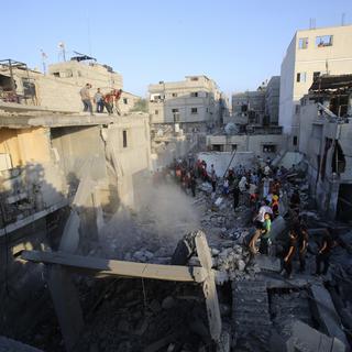 Khan Younis, dans le sud de Gaza, après une attaque aérienne de l'armée israélienne le 10 juillet. [Reuters - Ibraheem Abu Mustafa]