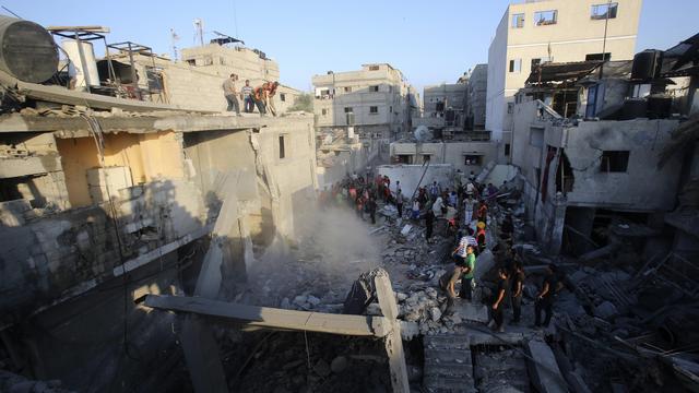 Khan Younis, dans le sud de Gaza, après une attaque aérienne de l'armée israélienne le 10 juillet. [Reuters - Ibraheem Abu Mustafa]