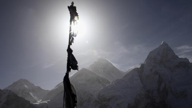 L'Everest est le plus haut sommet du monde et culmine à 8848m d'altitude. La première ascension date de 1953. [Laurence Tan]