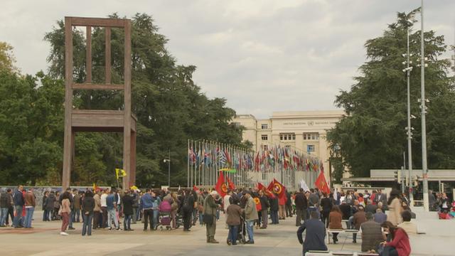 Plusieurs dizaines de Kurdes ont manifesté sur la Place des Nations à Genève.