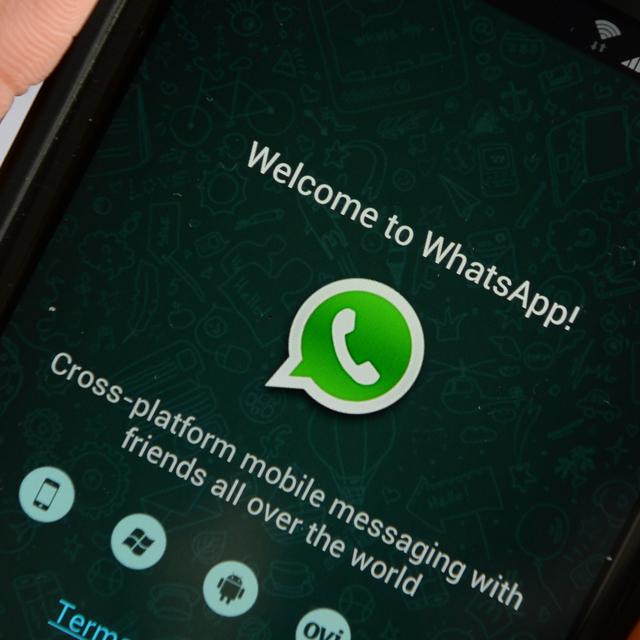 Facebook a racheté l'application WhatsApp en début d'année pour près de 22 milliards de dollars. [AFP - Stan Honda]