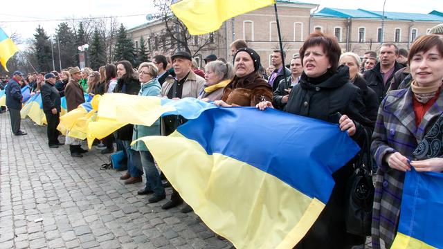 Des ukrainiens nationalistes manifestent dans la ville de Kharkiv, le 7 avril. [Sergey Bobok]