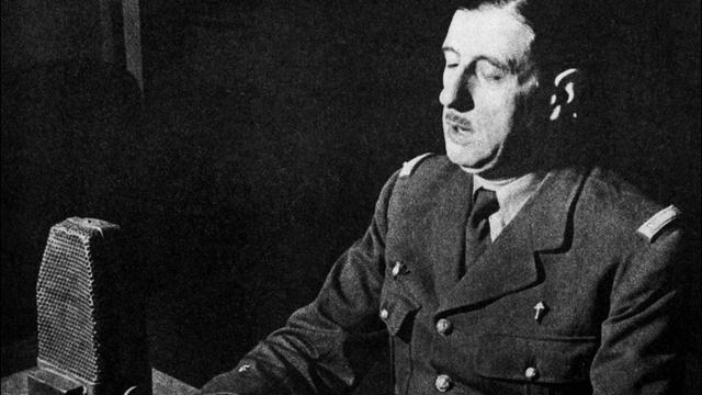 Depuis les locaux de la BBC à Londres, Charles de Gaulle lance son appel aux Français le 18 juin 1940. [BBC]