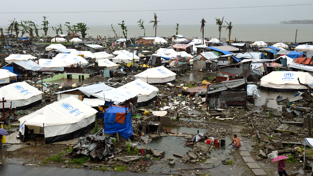 Tacloban: une ville de tentes, aujourd'hui encore... [Ted Aljibe]