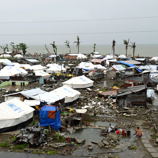 Tacloban: une ville de tentes, aujourd'hui encore... [Ted Aljibe]
