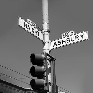 Le mouvement hippie, né aux croisements de Ashbury Street et Haight Street, couvre des nombreuses faces obscures. [Fotolia - Lunamarina]