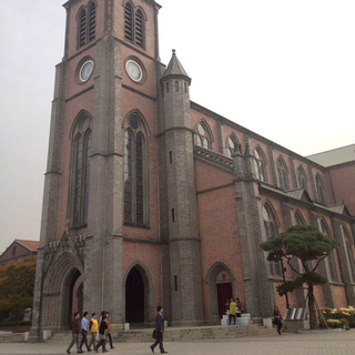 Cathédrale Catholique de Séoul. [RTS - Jean-Christophe Emery]