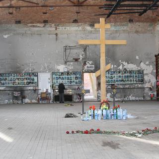 La salle de sport dans laquelle les otages étaient retenus jusqu'à l’assaut sanglant, qui a fait 361 morts, dont 186 enfants. [Gaëtan Vannay]
