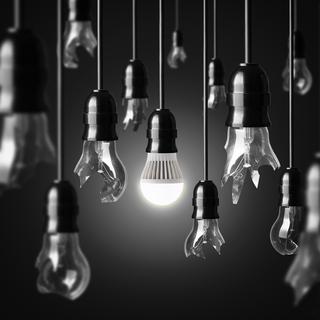 Les ampoules LED consomment deux fois moins d'énergie qu'une ampoule traditionelle. [Fotolia - chones]