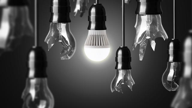 Les ampoules LED consomment deux fois moins d'énergie qu'une ampoule traditionelle. [Fotolia - chones]