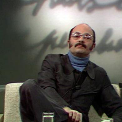 Jean-Jacques Pauvert sur le plateau de l'émission Noir sur Blanc en 1981. [RTS]