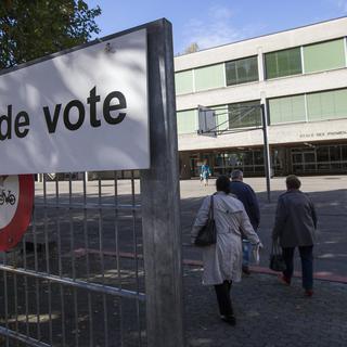 Un local de vote à Genève. [Keystone - Salvatore Di Nolfi]