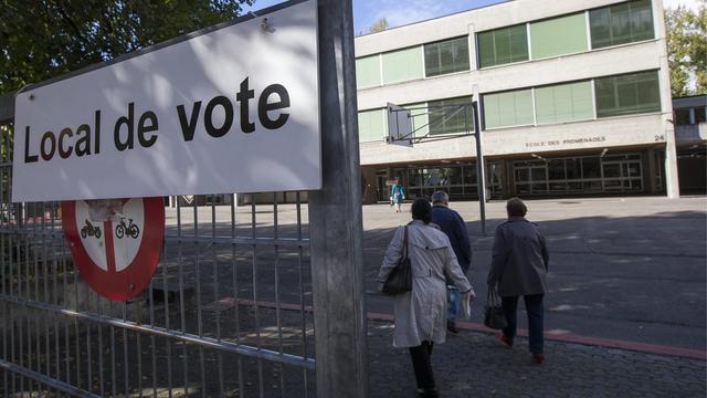 Un local de vote à Genève. [Keystone - Salvatore Di Nolfi]