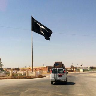 Le drapeau noir de l'Etat islamique flotte dans de nombreuses villes en Irak et en Syrie. [AP/Keystone]