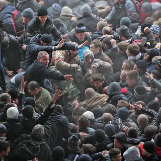 Des violences entre manifestants pro-russes et pro-ukrainiens ont éclaté mercredi en Crimée.