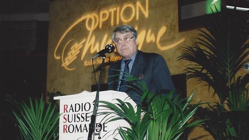 Gérald Sapey en 1998, lors de la soirée officielle de rapprochement entre la RSR (Option Musique) et Radio Lac.