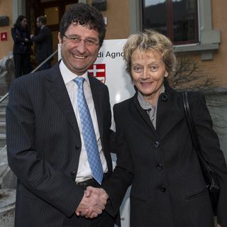 Eveline Widmer-Schlumpf et le président du Conseil d'Etat tessinois Paolo Beltraminelli. [Karl Mathis]