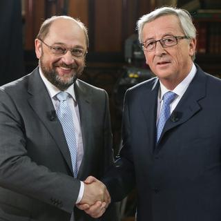 L'Allemand Martin Schulz (centre-gauche) et le Luxembourgeois Jean-Claude Juncker (centre-droite).