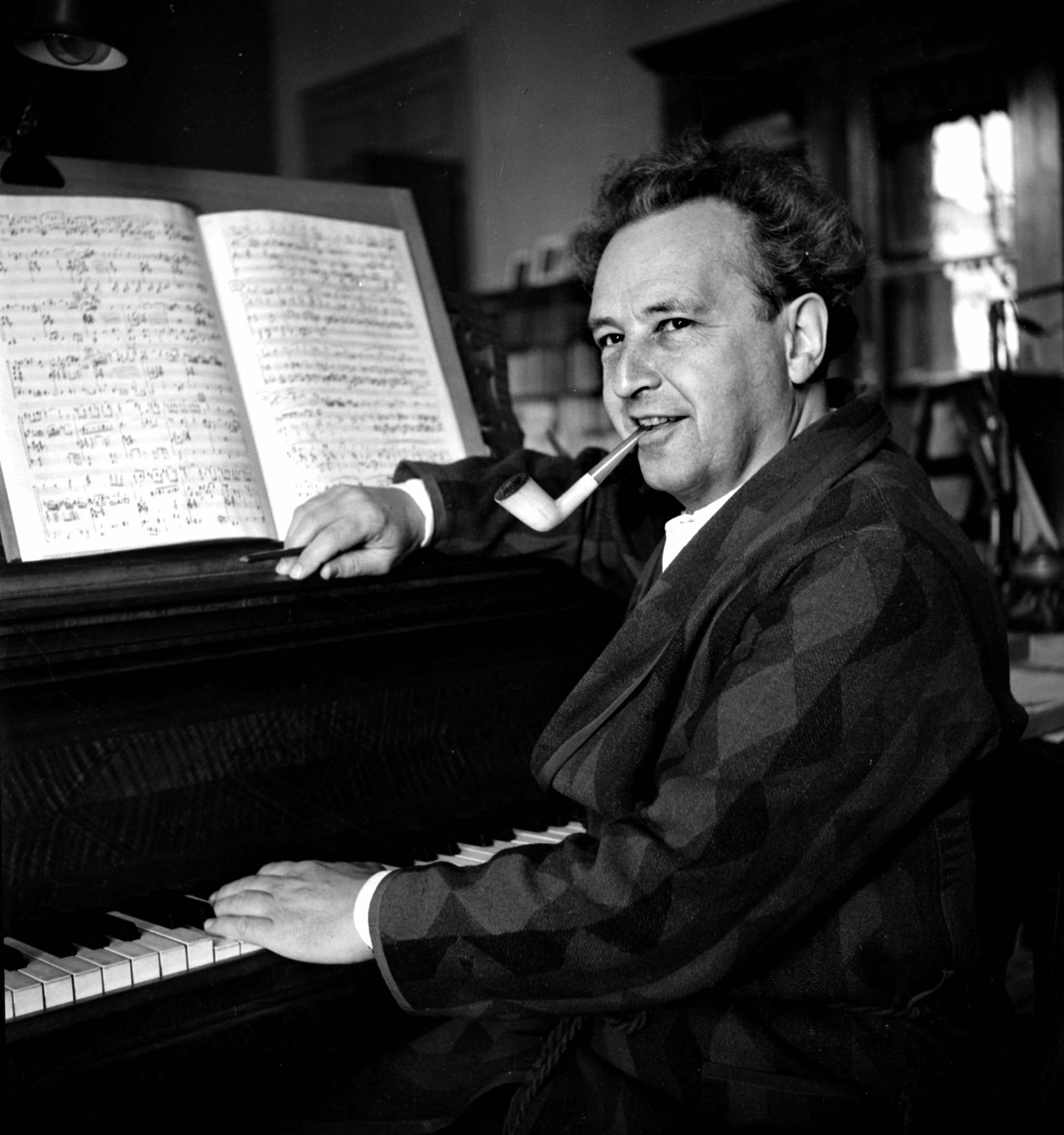 Le compositeur suisse Arthur Honegger (1892-1955) à Paris en 1949. [AFP]