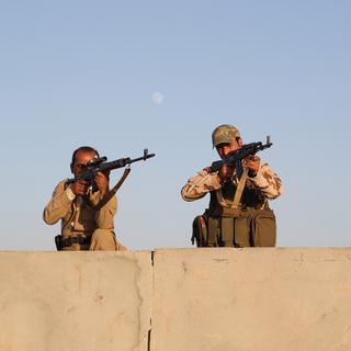 Les combattants kurdes, appelés peshmergas, reçoivent déjà des armes américaines. [Khalid Mohammed]