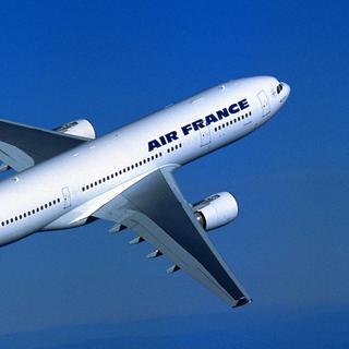 Après deux semaines de grève des pilotes, la plus longue qu'ait jamais connue la compagnie, Air France semblait encore dans le brouillard dimanche. [AP/Keystone - Airbus]