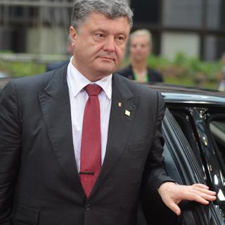 Le président ukrainien Petro Poroshenko lors de son arrivée au sommet extraordinaire de l'Union européenne à Bruxelles. [EPA/Stéphanie Lecocq]