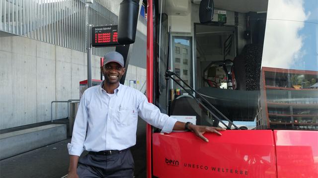 Falanga Yangala, dit Frédy, chauffeur de tram à Bernmobil, fait l’éloge de la lenteur bernoise.. [Alain Arnaud]