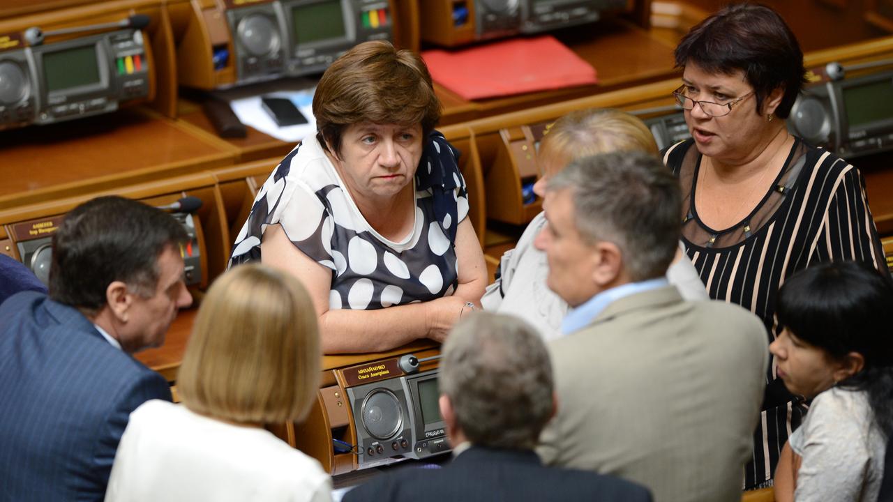 Des députés ukrainiens en pleine conversation, ce 24 juillet 2014. [Evgeny Kotenko/Ria Novosti]