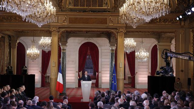 François Hollande s'exprimant devant les journalistes. [AP Photo/Christophe Ena]